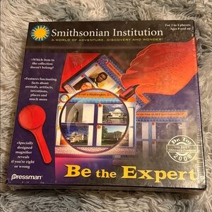 Smithsonian Institution Be the Expert Board Game - Red and Blue